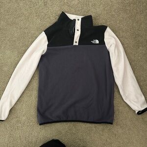 The North Face women’s fleece Sweater